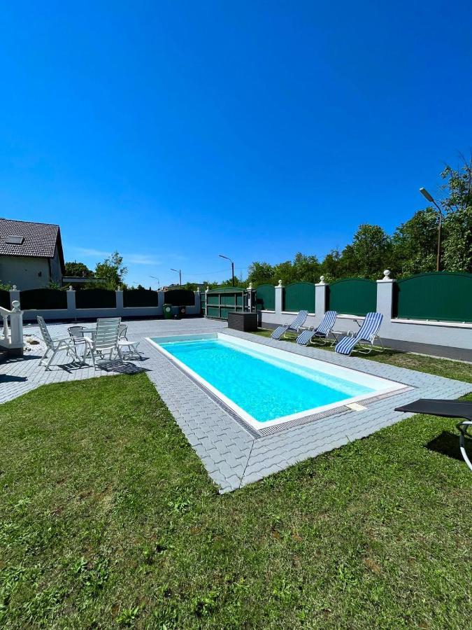 Traum Apartment Mit Pool+Balkon เวียนนา ภายนอก รูปภาพ