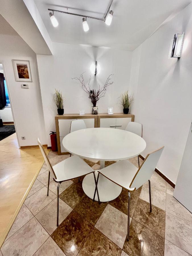 Traum Apartment Mit Pool+Balkon เวียนนา ภายนอก รูปภาพ