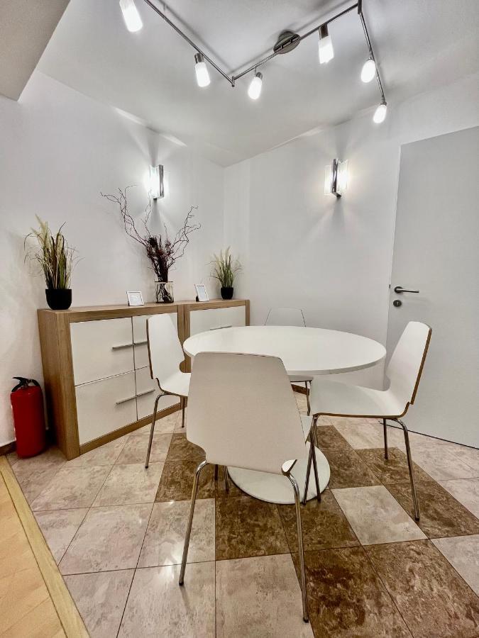 Traum Apartment Mit Pool+Balkon เวียนนา ภายนอก รูปภาพ