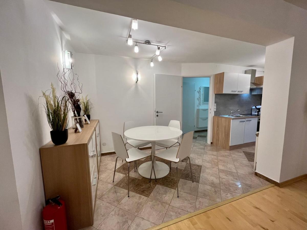 Traum Apartment Mit Pool+Balkon เวียนนา ภายนอก รูปภาพ